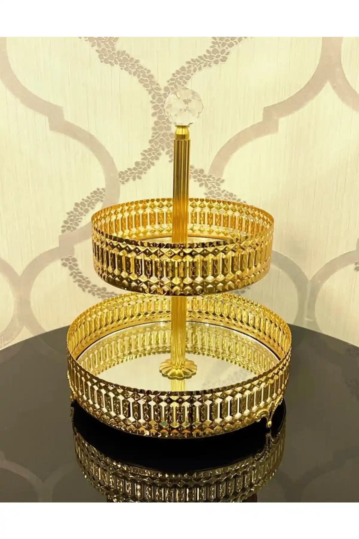 İki Katlı Bayram Şekerliği: Geleneksel ve Modern Dekorasyonun Buluşması