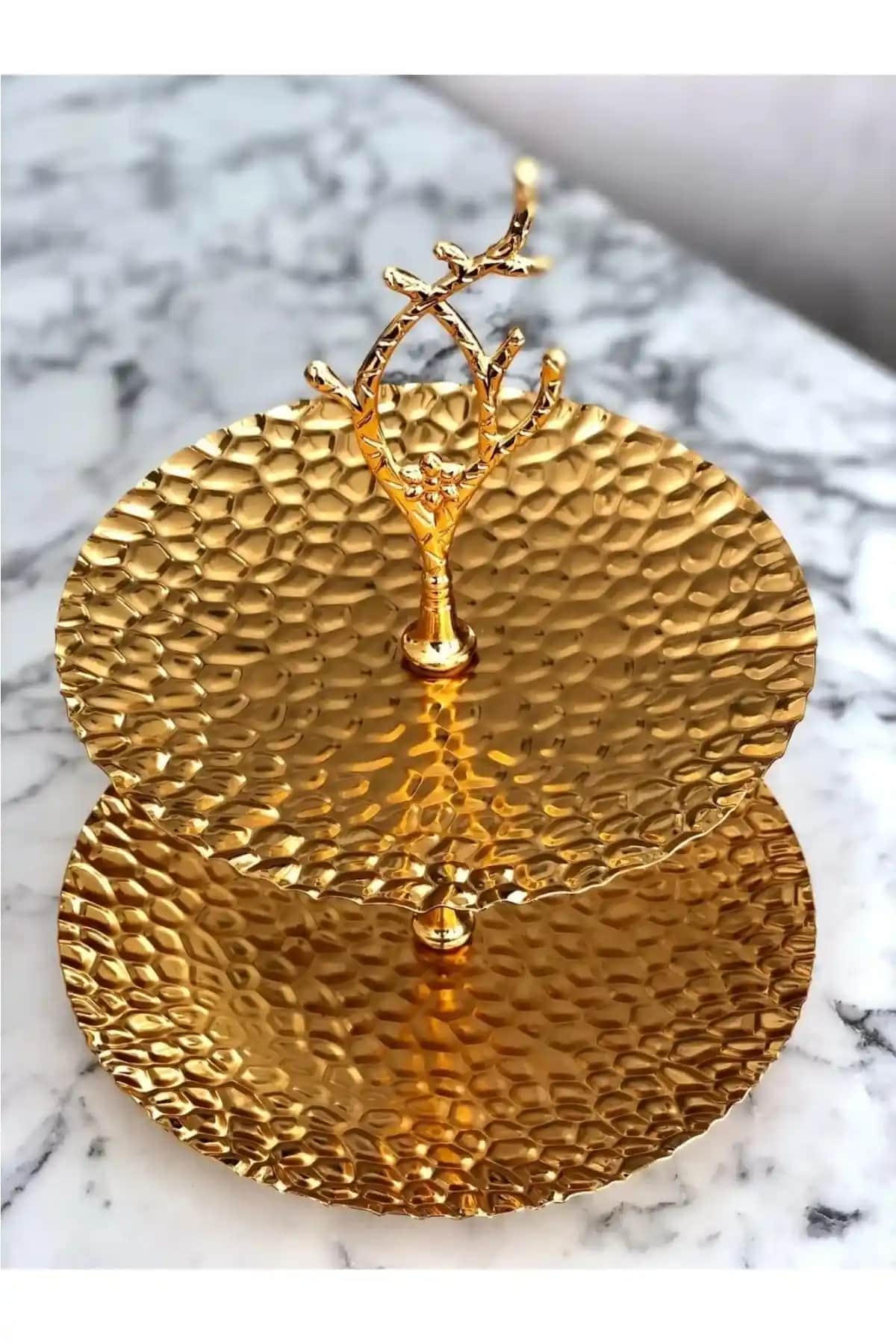 İki Katlı Metal Sunumluklar ile Şık ve Fonksiyonel Sunumlar Yaratmanın Yolları