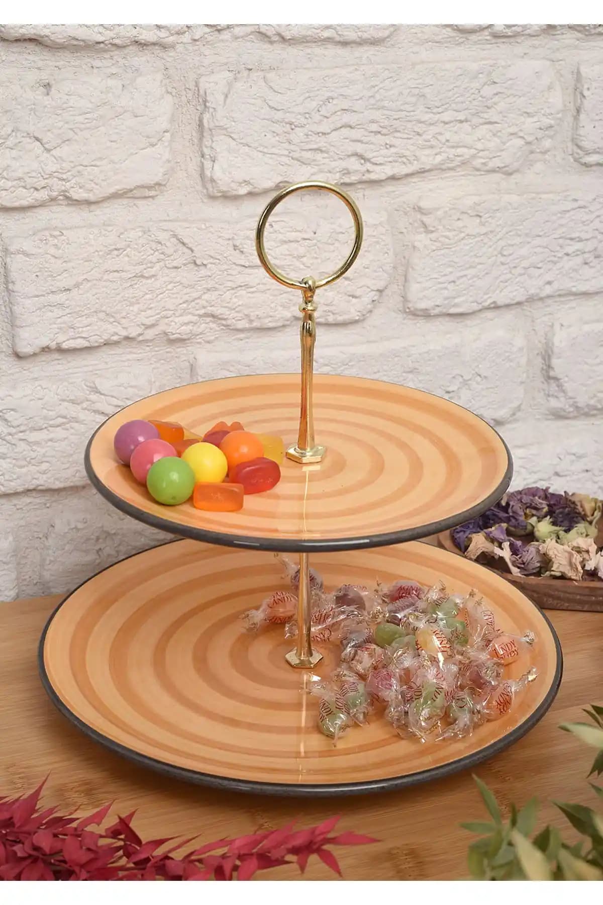 İkramlık Sunum Tabaklarıyla Sofralarınıza Şıklık Katmanın Yolları ve Trendleri