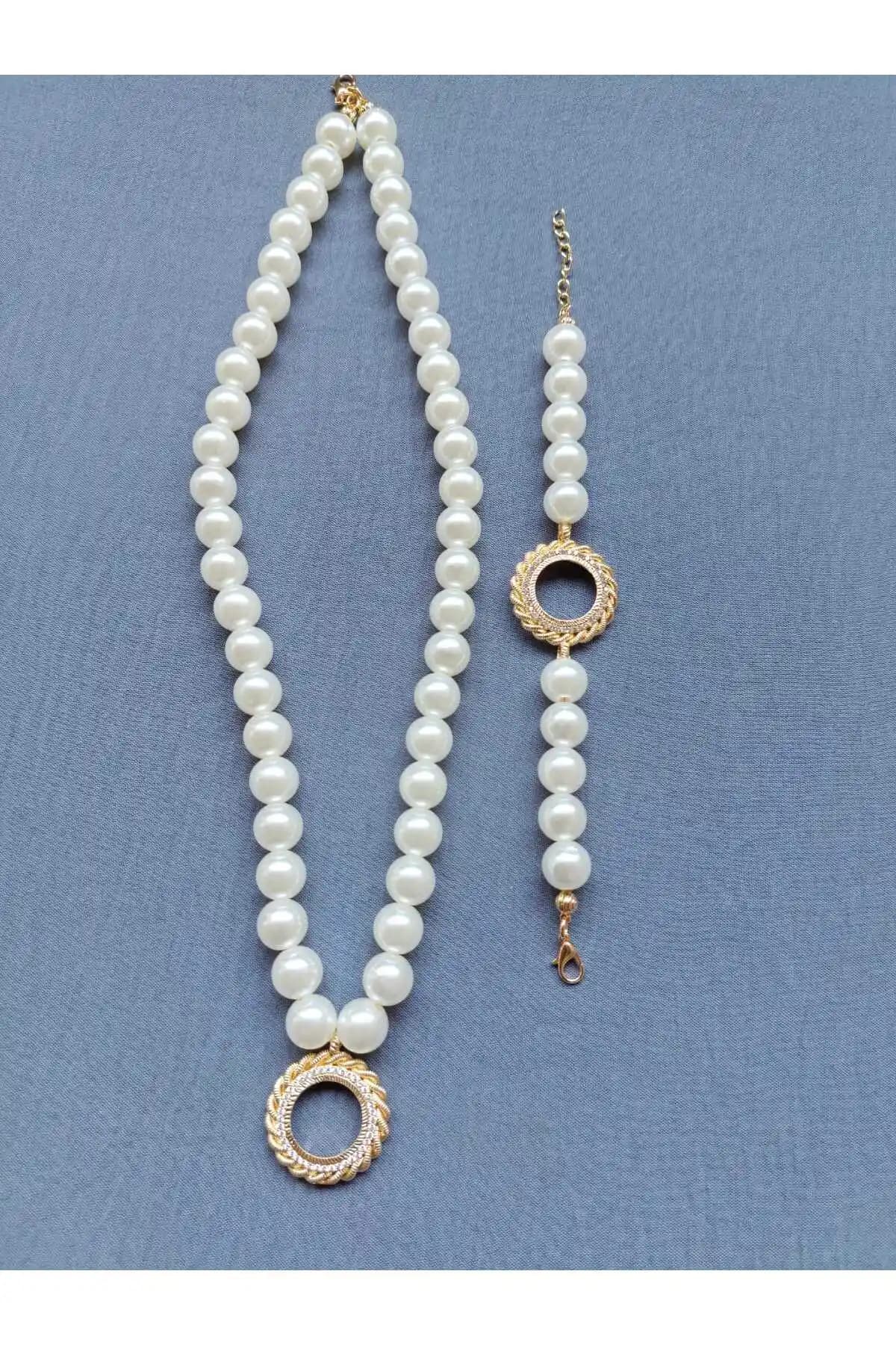 İncili Çeyrek Kolye ile Dekorasyon ve Mobilyada Zarif Detaylar