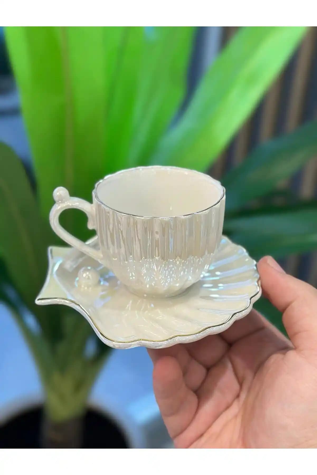 İncilili Kahve Fincanları: Dekorasyonda Zarafet ve Şıklık İçin Şık Seçenekler