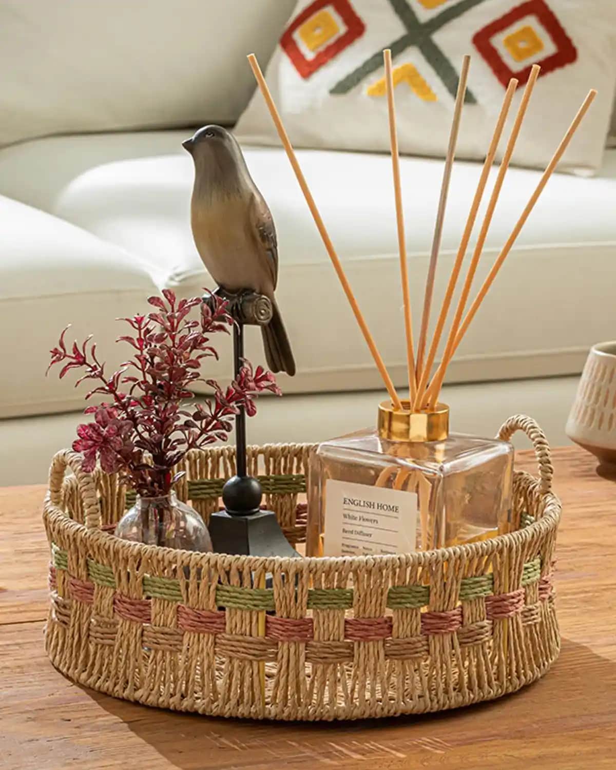 İngiliz Evlerinde Hasır Tepsi Kullanımı: Dekorasyonda Doğal ve Şık Çözümler