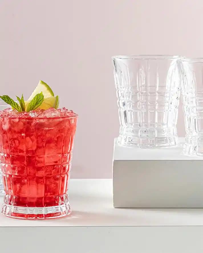 İngiliz Evlerine Uygun Meşrubat Bardağı Dekorasyonu ve Mobilya İpuçları