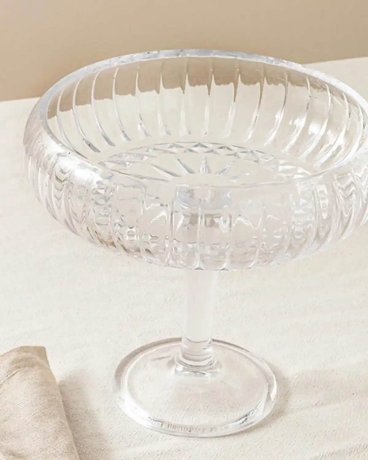 İngiliz Stil Ayaklı Sunumluklar: Dekorasyonda Şıklık ve İşlevsellik Yaratıcı Çözümler