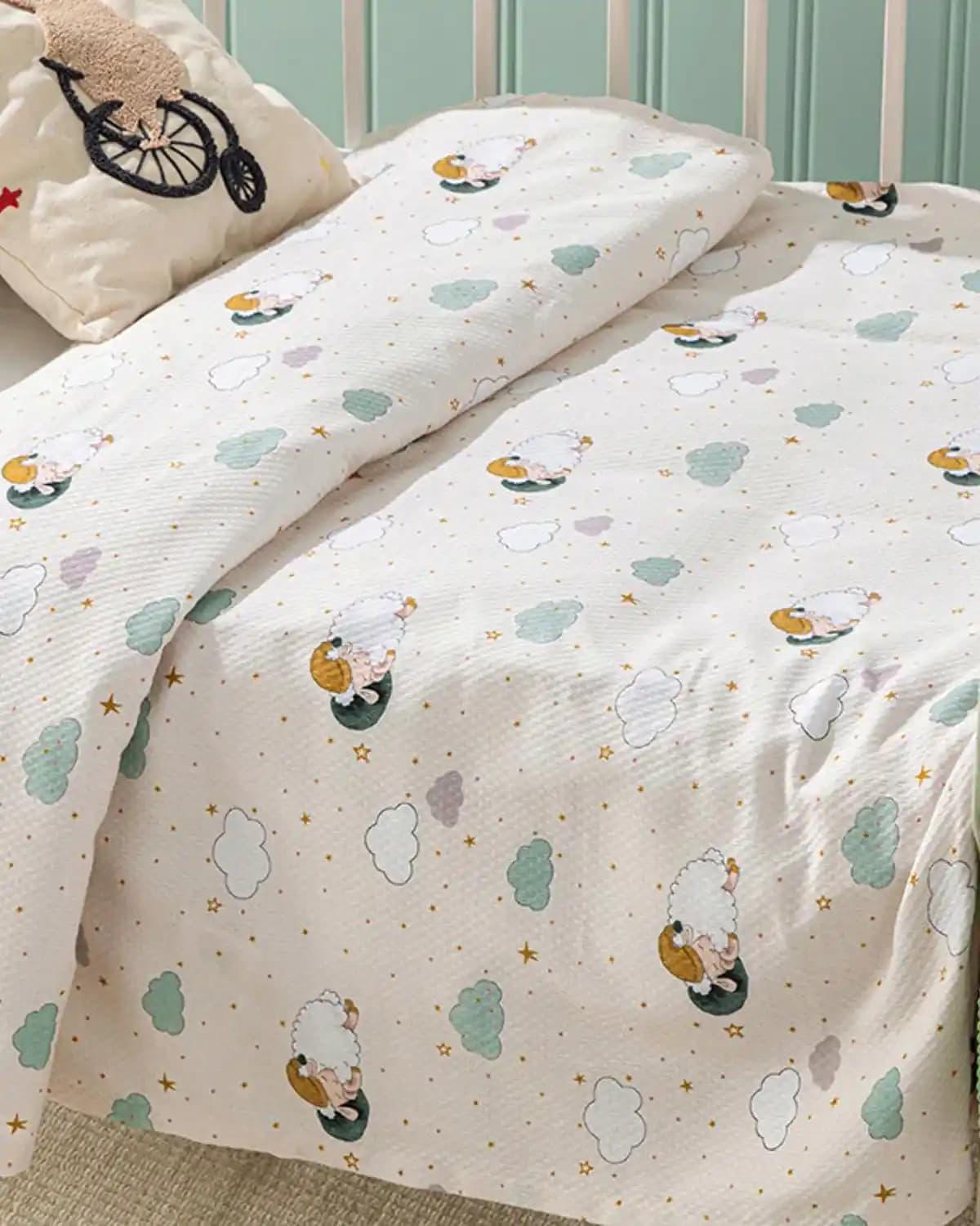 İngiliz Tarzı Bebek Pike Kullanımıyla Çocuk Odalarına Şıklık ve Konfor Katın