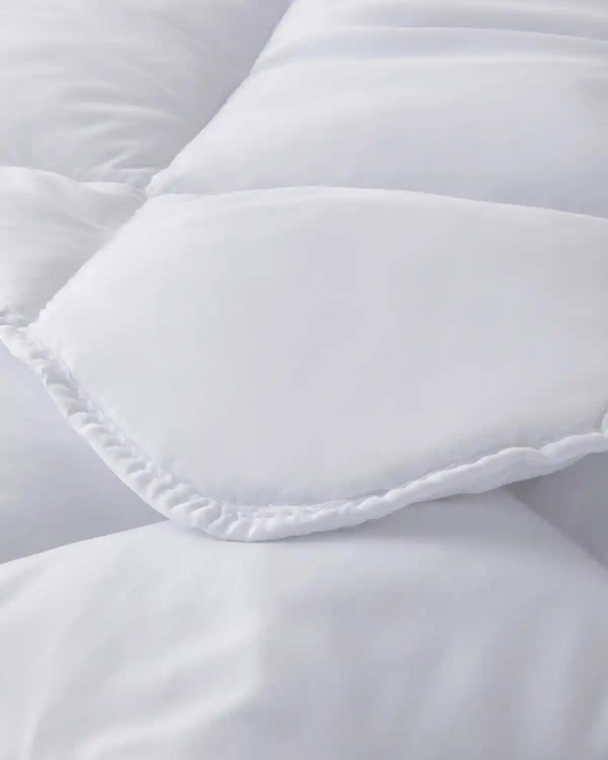 İngiliz Tarzı Çift Kişilik Yorganlar ile Yatak Odasında Şıklık ve Konforun Buluşması