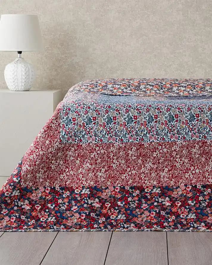 İngiliz Tarzı Dekorasyonda Çok Amaçlı Örtülerin Kullanımı ve Avantajları