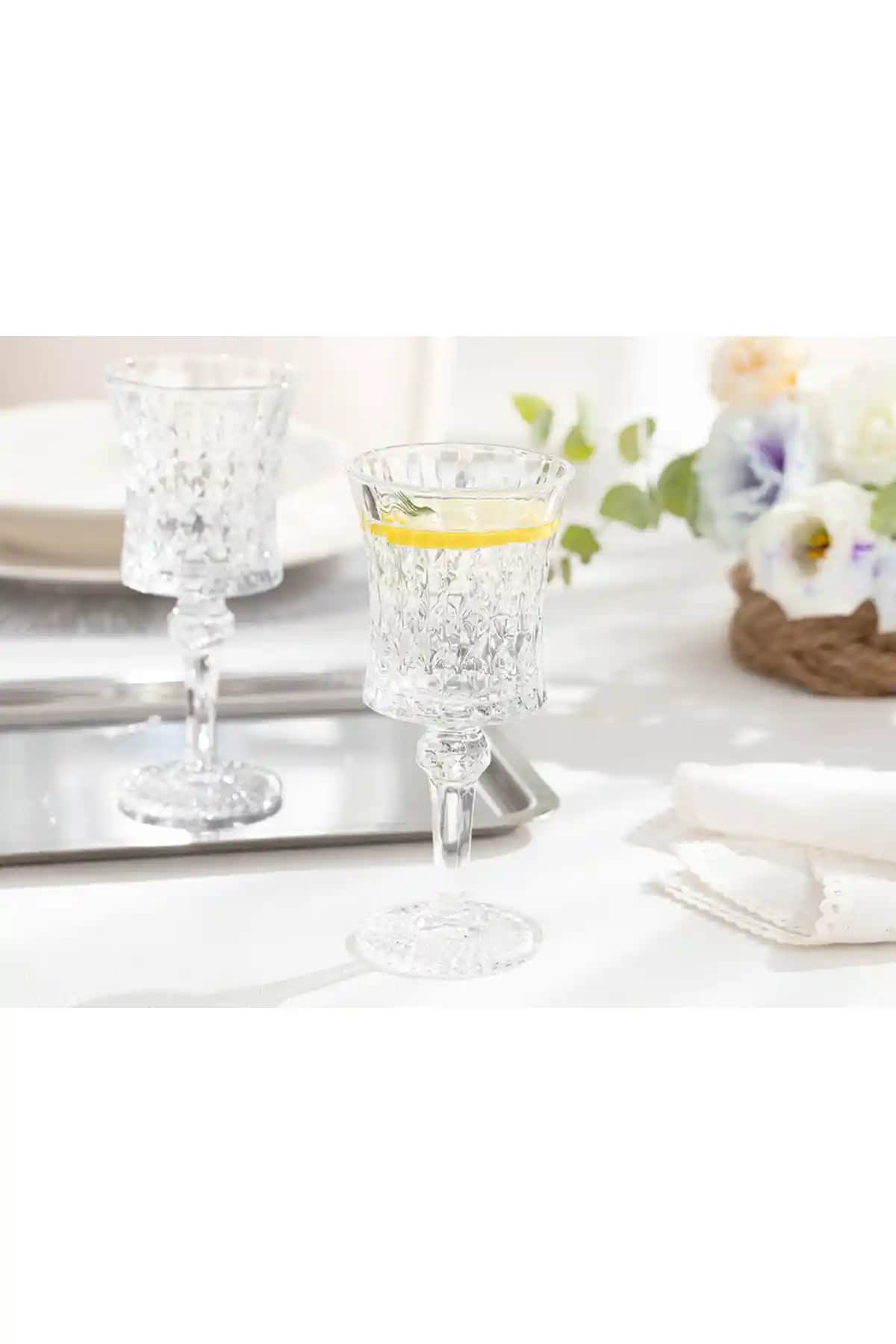 İngiliz Tarzı Ev Dekorasyonunda 6'lı Su Bardağı Setleri ve Dekorasyon İpuçları