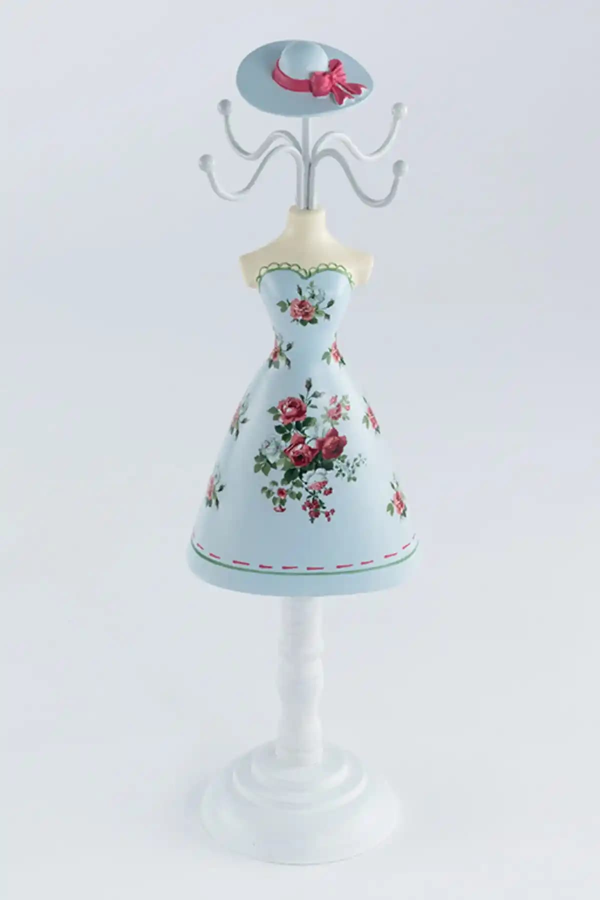 İngiliz Tarzı Ev Dekorasyonunda Takılık Seçenekleri ve Dekoratif Kullanımı