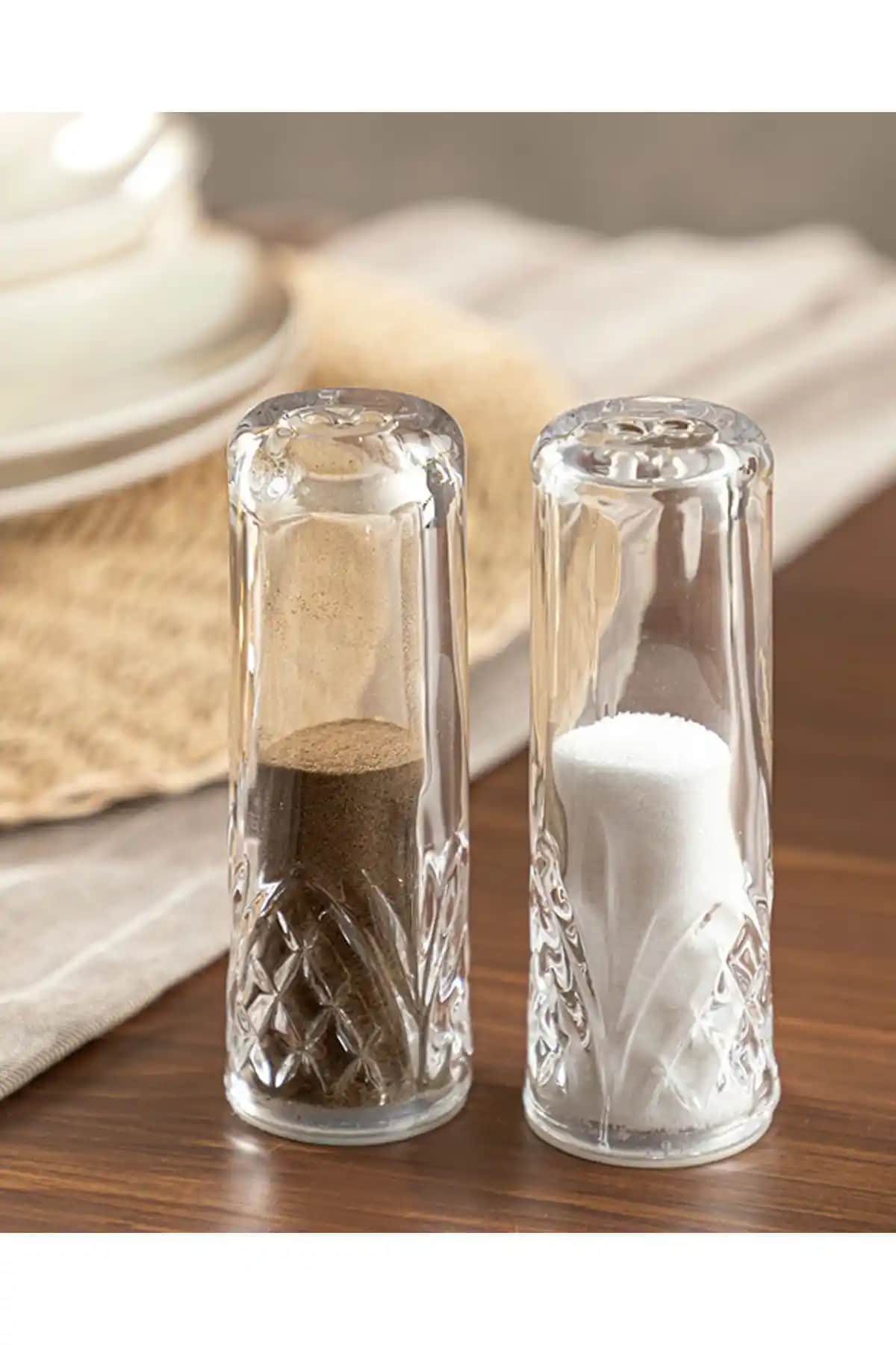 İngiliz Tarzı Ev Dekorasyonunda Tuzlukların Estetik ve Fonksiyonel Rolü