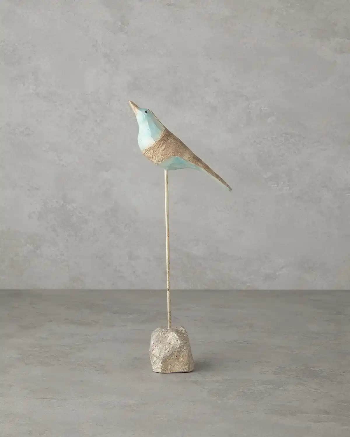 İngilizce Ev Dekorasyonunda Kuş Biblo Kullanımı: Şıklık ve Anlamın Buluşması