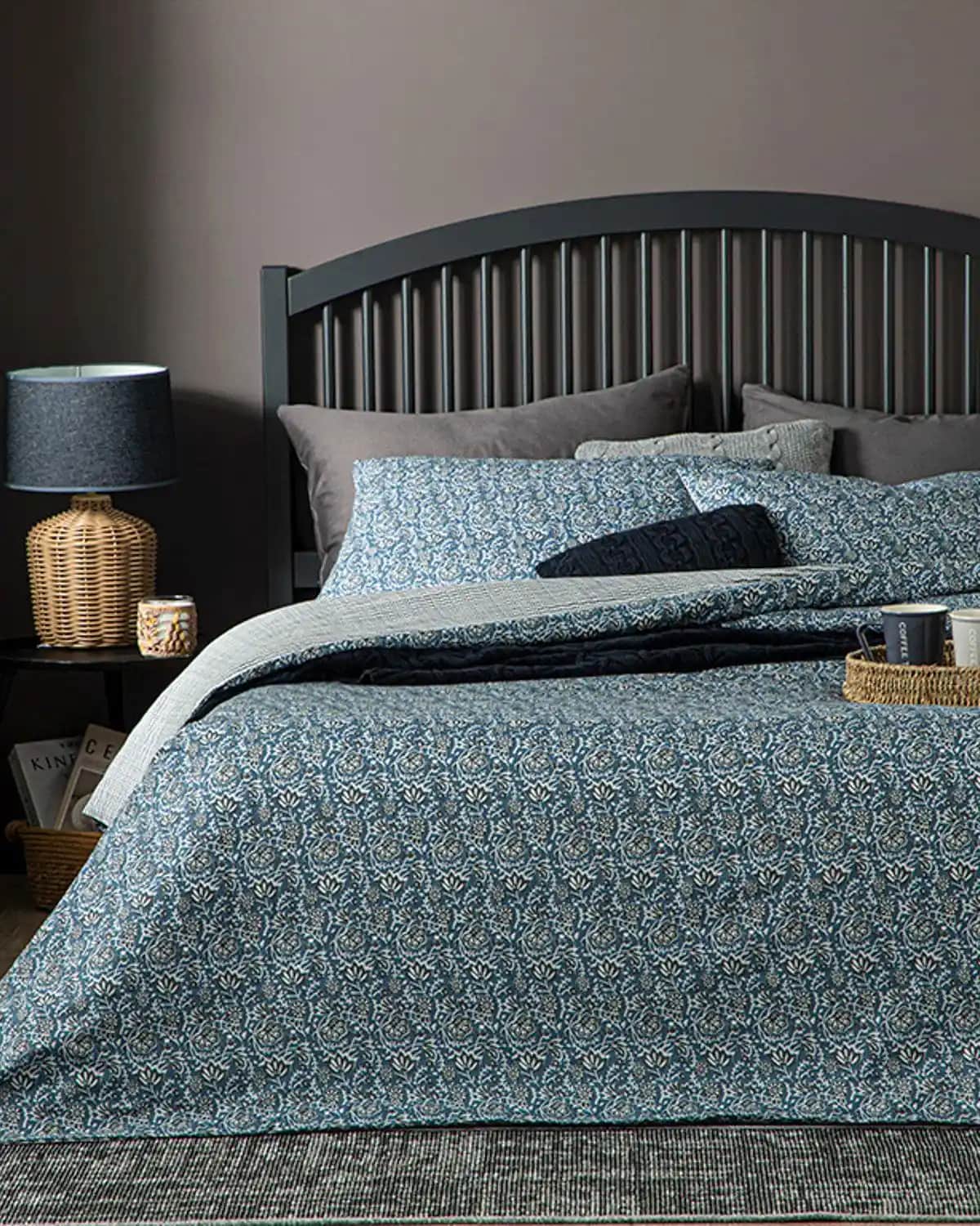 İngilizce Ev Mavi Nevresim Takımı: Dekorasyonda Şıklık ve Huzurun Uyumlu Buluşması