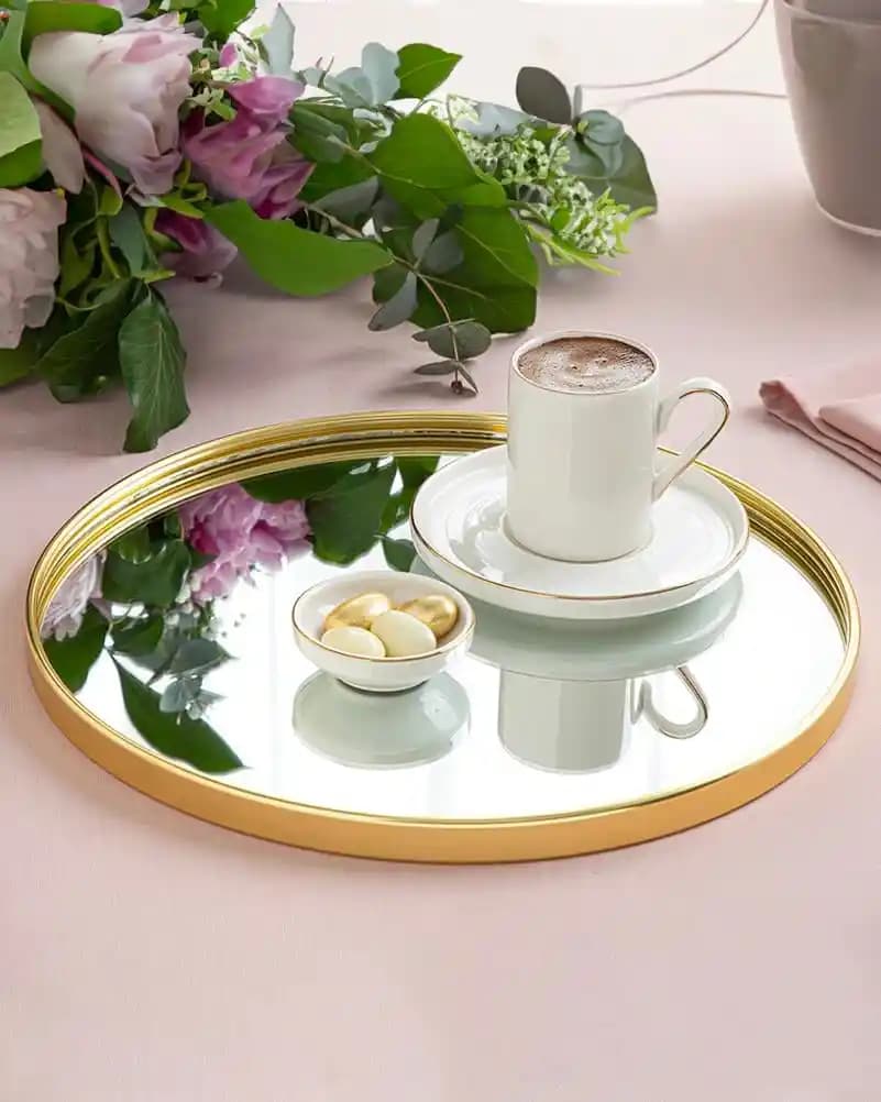 İngilizce Home Gold Tepsi: Şık ve Fonksiyonel Dekoratif Aksesuarlar