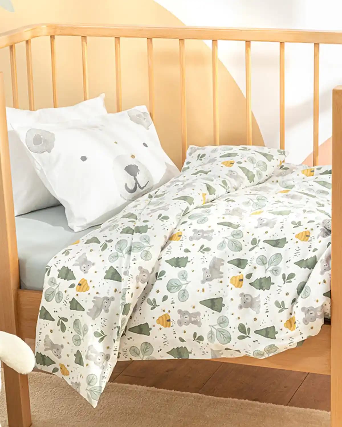 İngilizce Temalı Bebek Nevresim Takımlarıyla Modern ve Güvenli Çocuk Odası Dekorasyonu