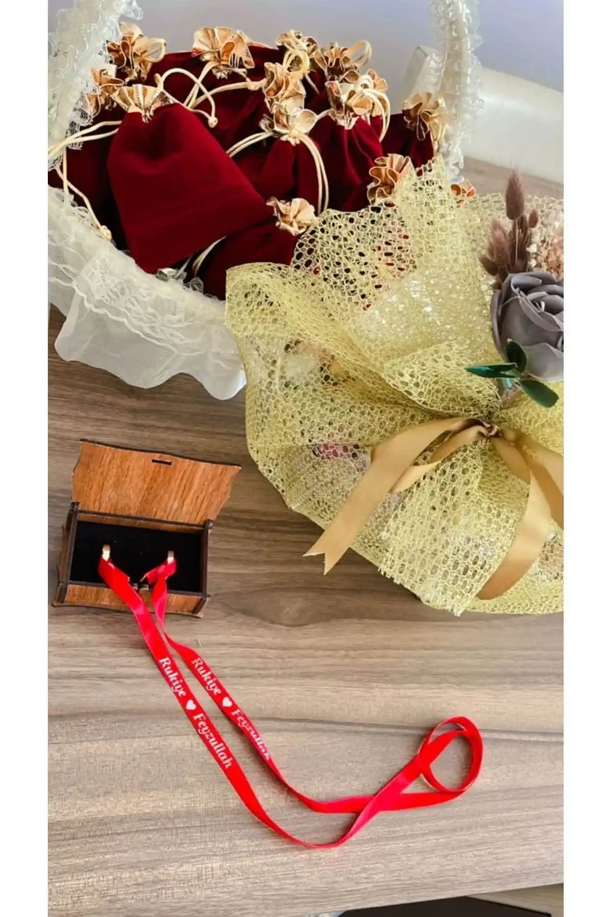 İsim Yazılı Nişan Kurdelesi: Düğünlerde Anlamlı ve Dekoratif Bir Detay