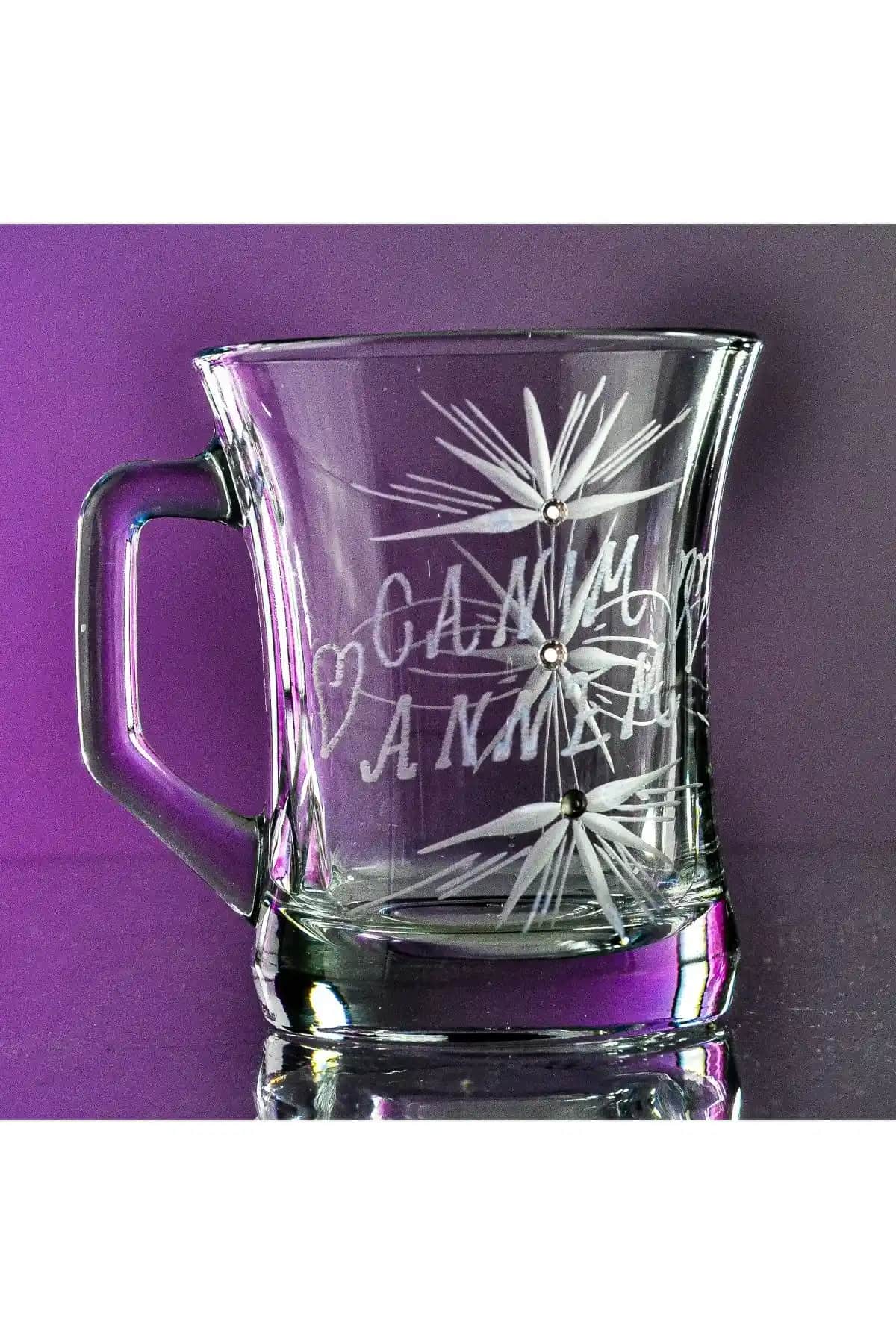 İsimli Cam Bardaklar: Kişiye Özel Tasarımlarla Dekorasyon ve Hediye Alternatifleri