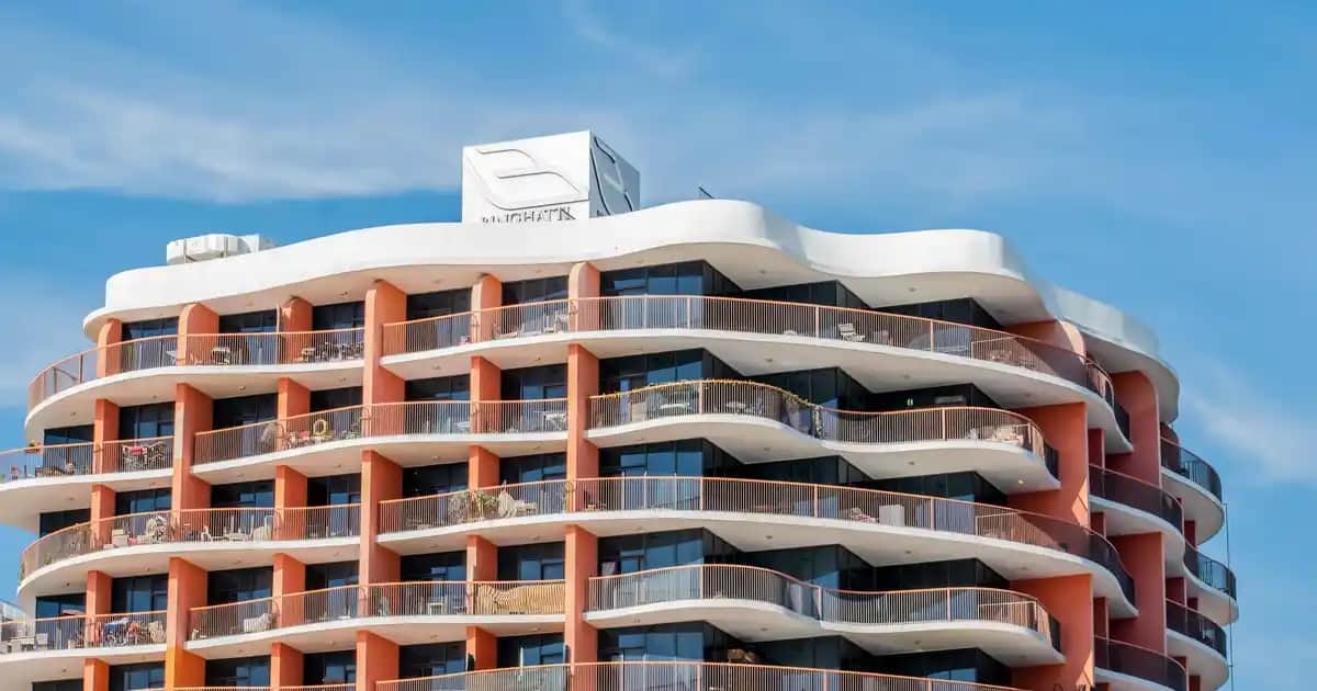 İsimli Viski Bardağı ile Dekorasyon ve Mobilyada Şıklığın Detayları