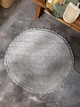 İşlemeli Banyo Paspasları: Dekoratif ve Fonksiyonel Seçenekler