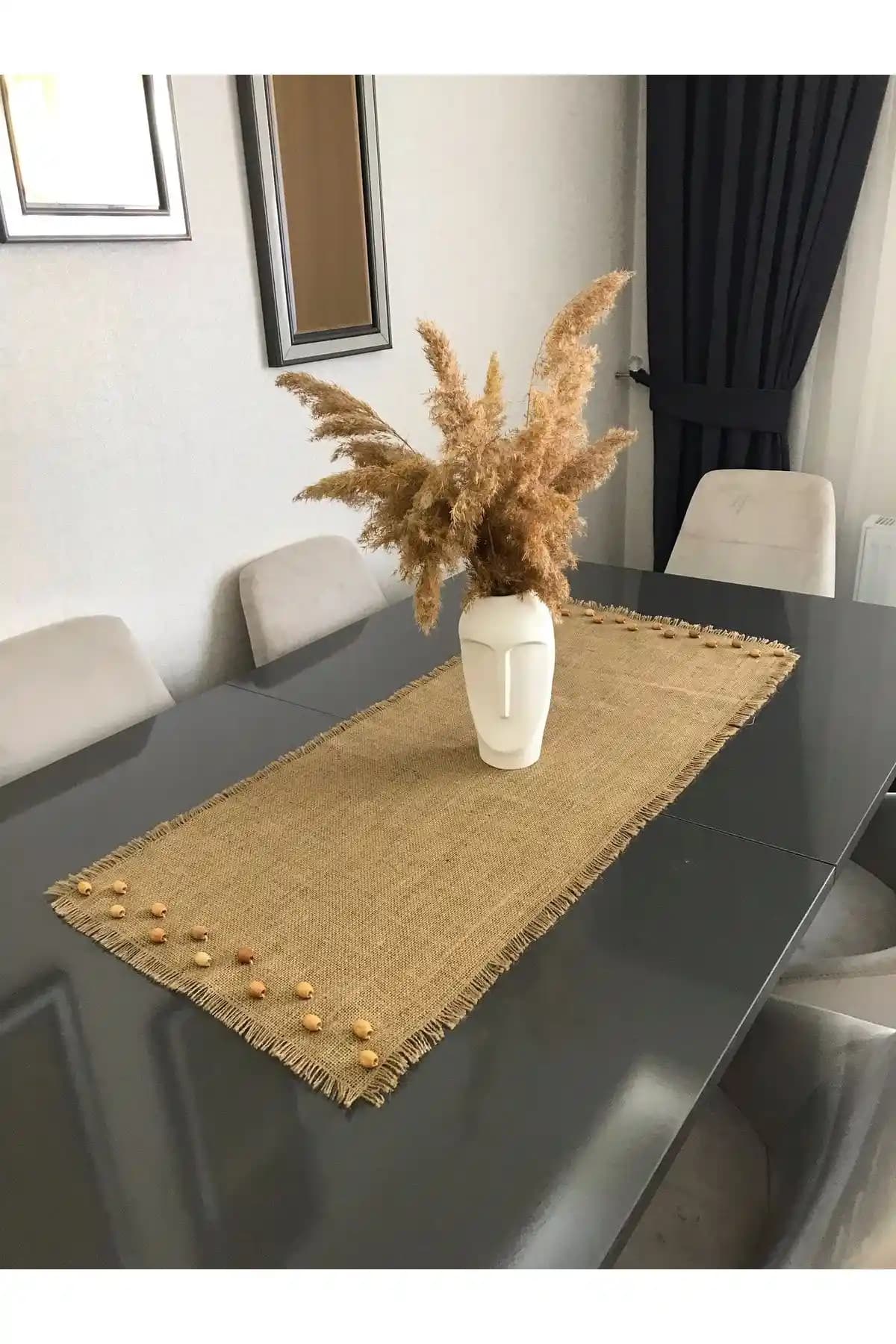 Jüt Kumaş Runner ile Dekorasyonda Doğal ve Şık Bir Atmosfer Yaratın