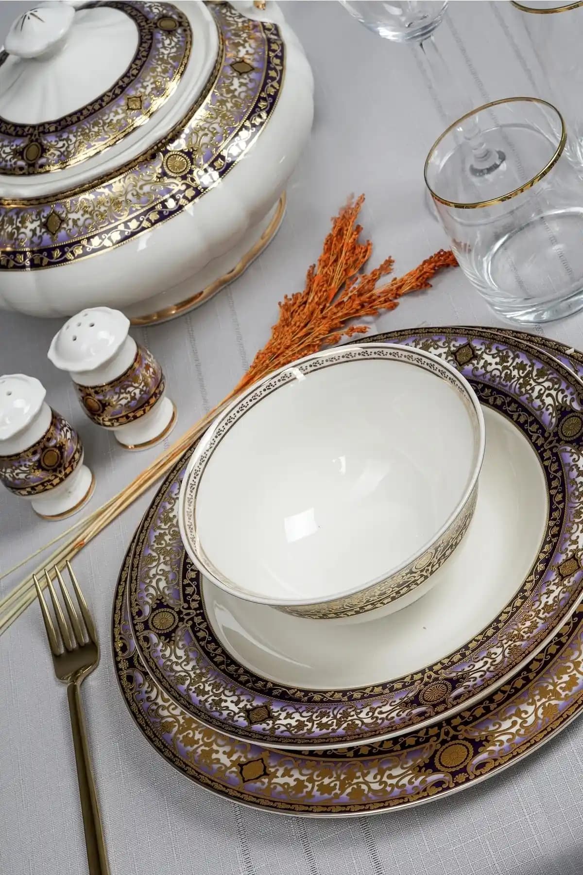 Kabartmalı Yemek Takımlarıyla Sofralarınıza Zarafet Katmanın Yolları