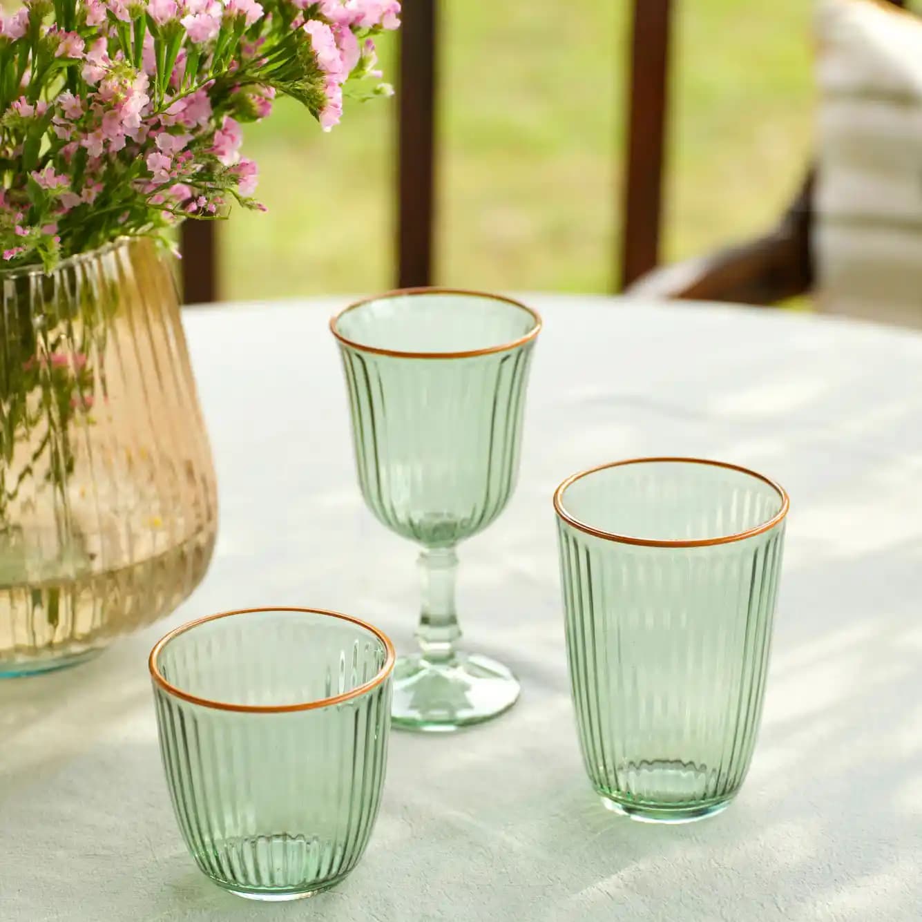 Kadeh ve Bardak Çeşitleri ile Dekorasyon ve Mobilyada Zarafetin Detayları