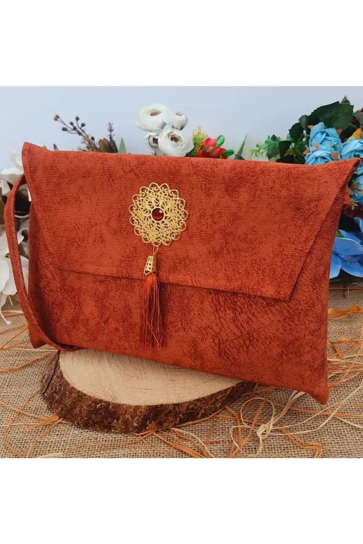 Kadife Kuran Kılıfı ile Hem Estetik Hem de Manevi Değeri Artırın