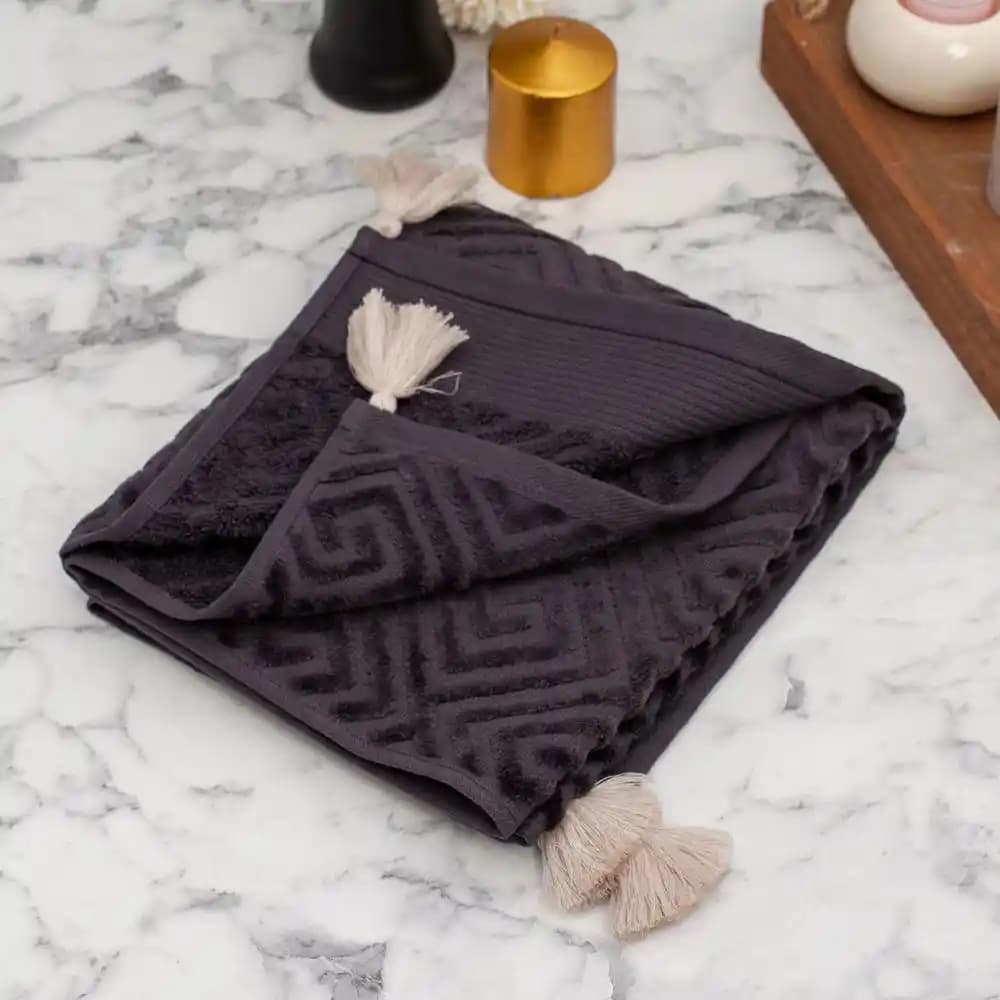 Kadife Yüz Havlusu: Şıklık ve Konfor Sunan Lüks ve Estetik Tasarım