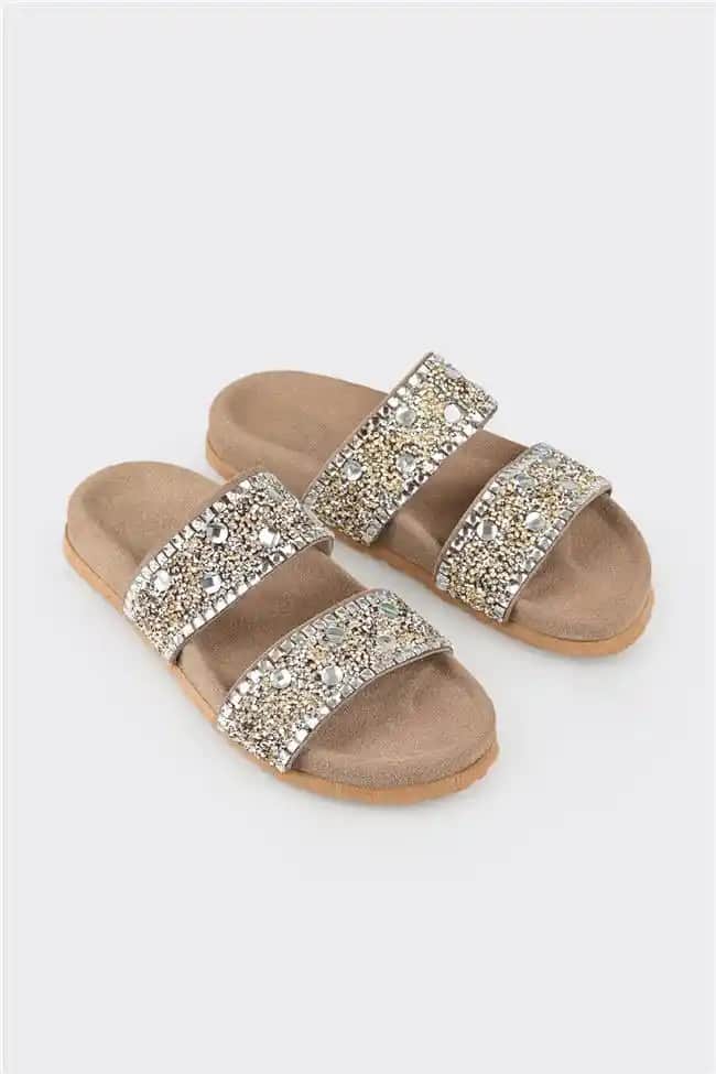 Kadın Terlikleri ile Dekorasyonda Estetik ve Konforun Uyumu Nasıl Sağlanır