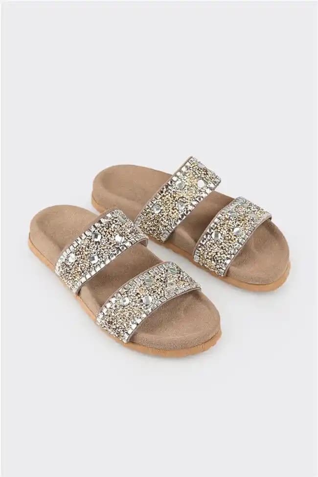 Kadın Terlikleri ile Dekorasyonda Estetik ve Konforun Uyumu Nasıl Sağlanır