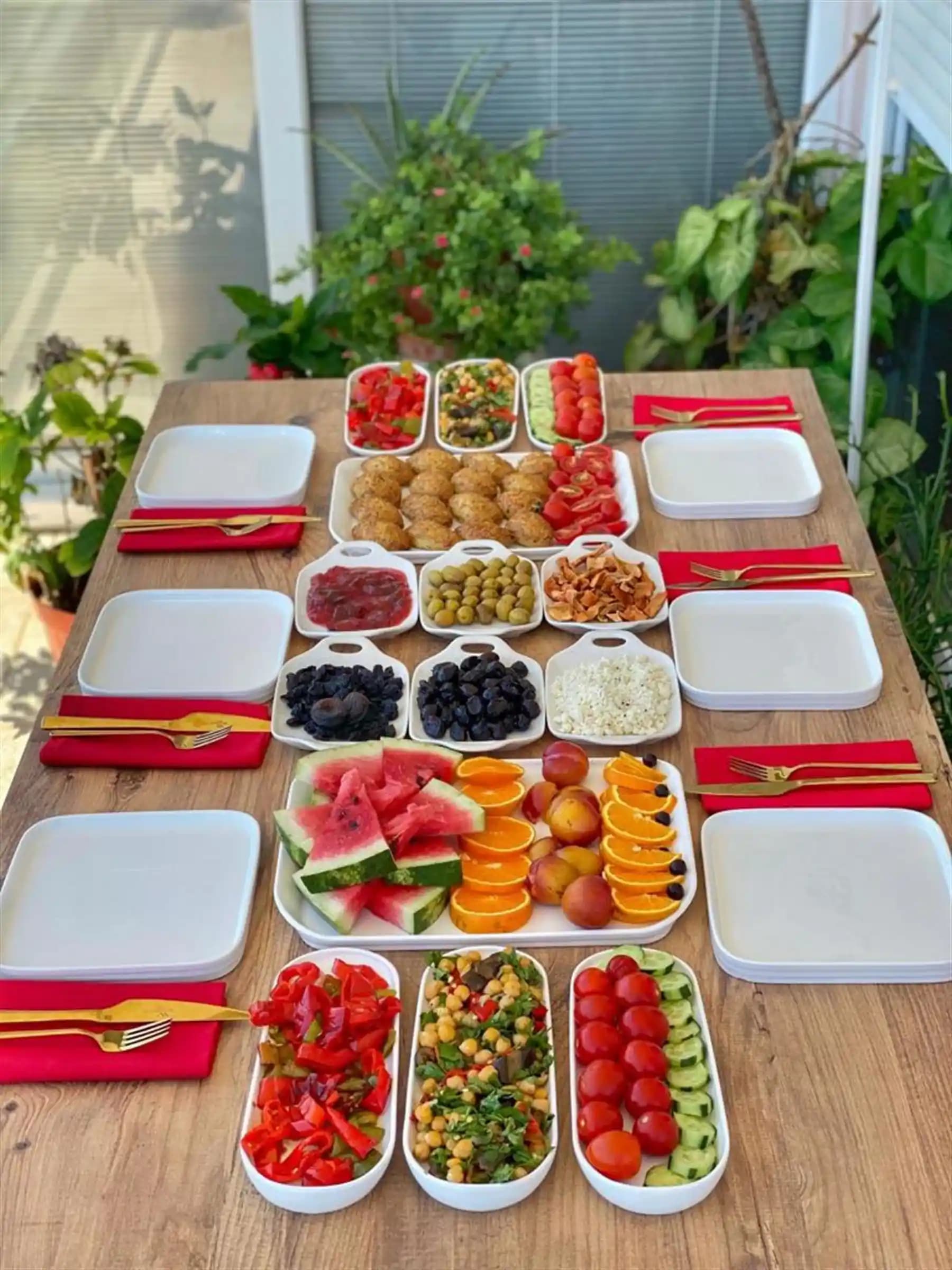 Kahvaltı Setleri Dekorasyon ve Mobilya Uyumuyla Estetik ve Fonksiyonel Çözümler