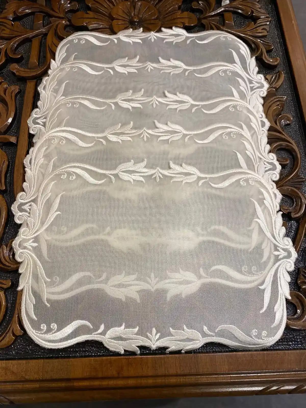 Kahve Tepsi Örtüsü Seçimi ve Dekorasyonda Kullanım İpuçları