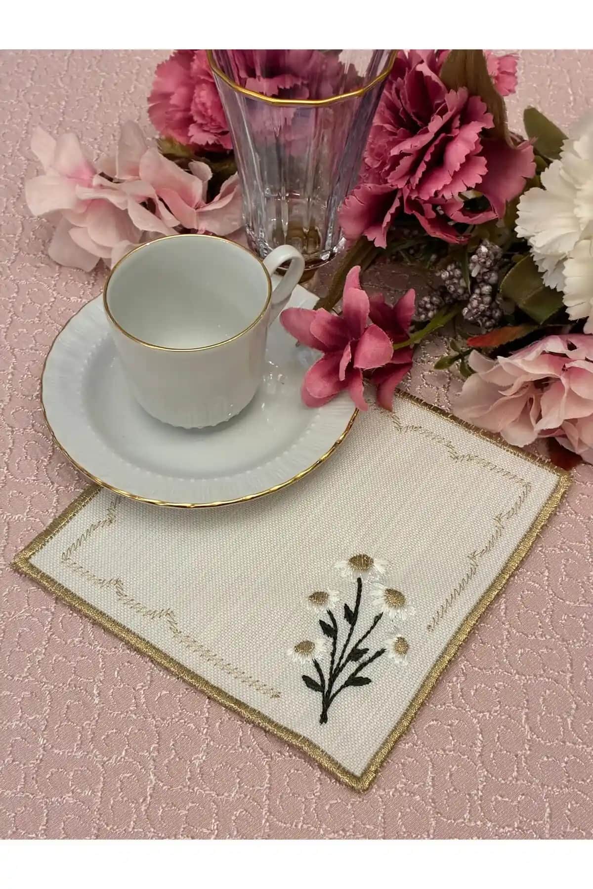 Kahve Yanı Sunumlarıyla Misafirlerinize Şıklık ve Zarafet Katma Rehberi