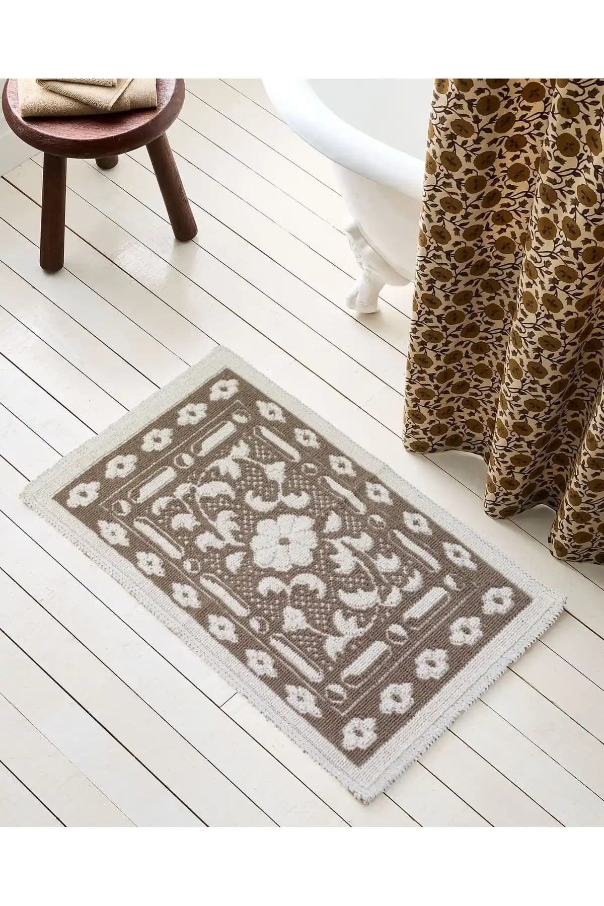 Kahverengi Banyo Paspasıyla Sıcak ve Şık Bir Banyo Dekorasyonu Sağlama Rehberi