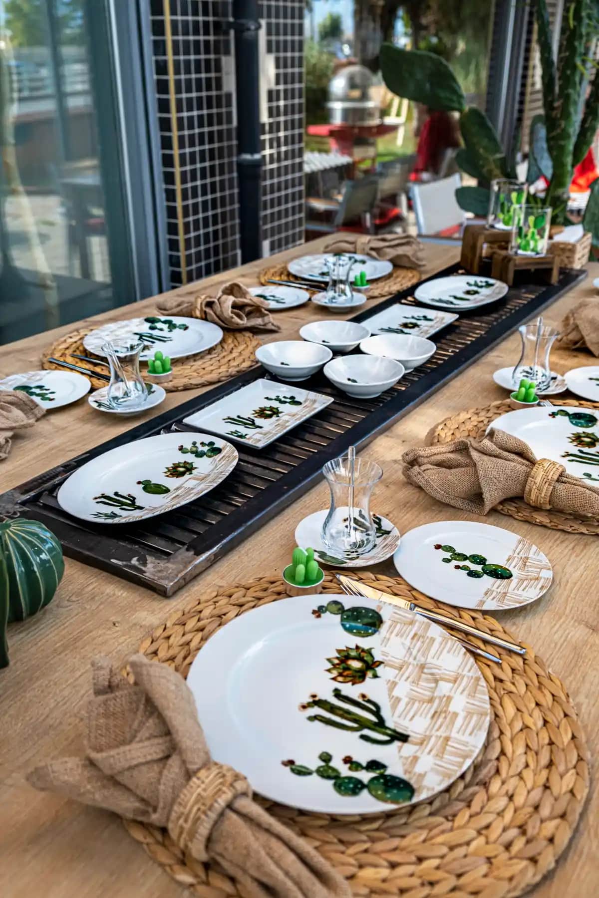 Kaktüslü Kahvaltı Takımlarıyla Evinize Doğal ve Şık Bir Dekorasyon Yaratın