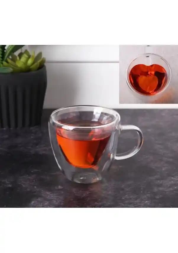 Kalpli Bardaklar ile Dekorasyonda Sıcak ve Romantik Atmosfer Yaratma Rehberi