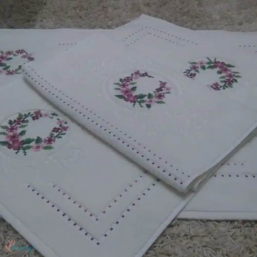 Kanaviçe Paspas Takımıyla Ev Dekorasyonunda Zarafetin Yeni Adı