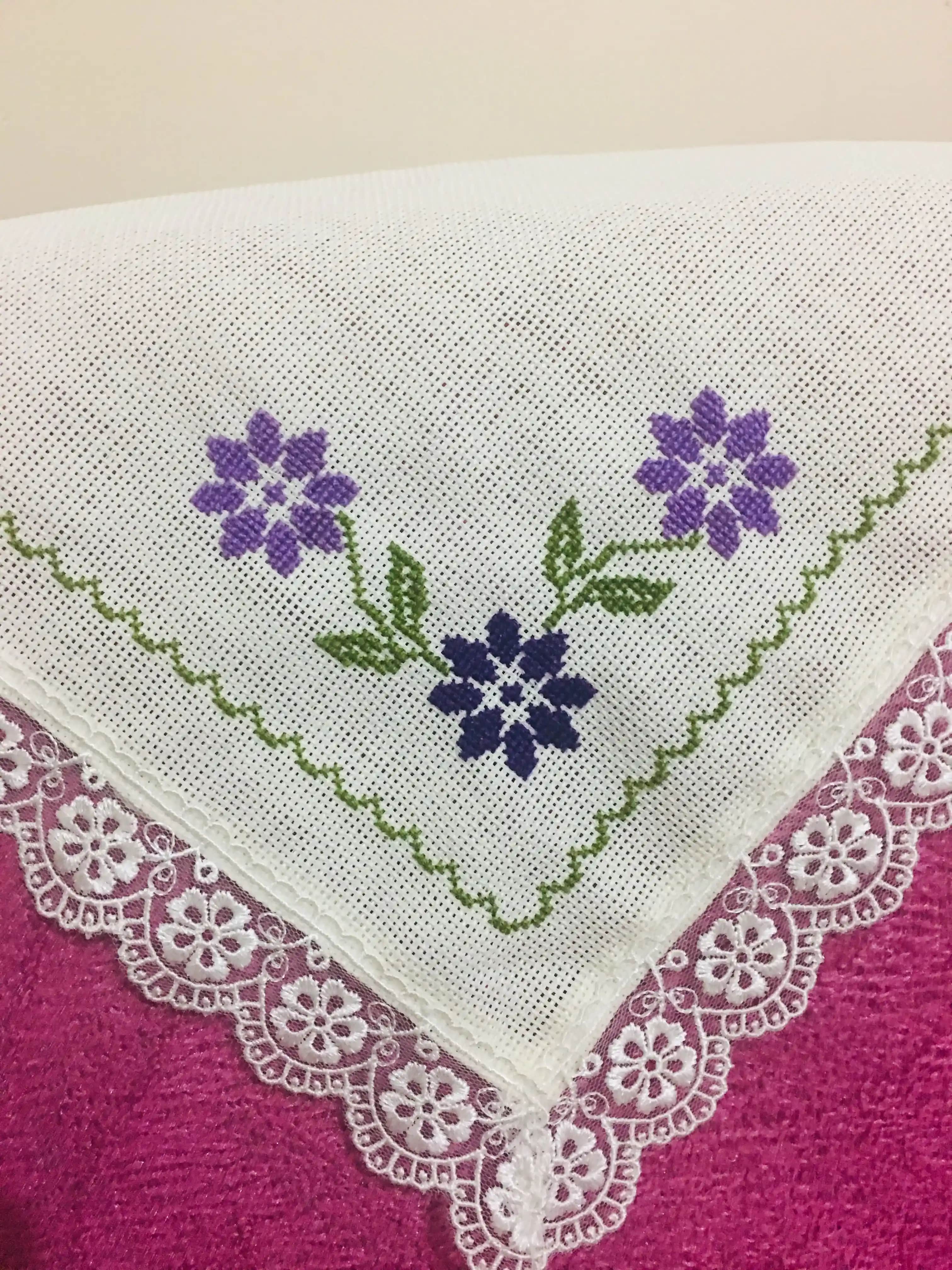 Kanaviçe Peçete Dekorasyonunda Zarafet ve El İşçiliğinin Modern Yorumları