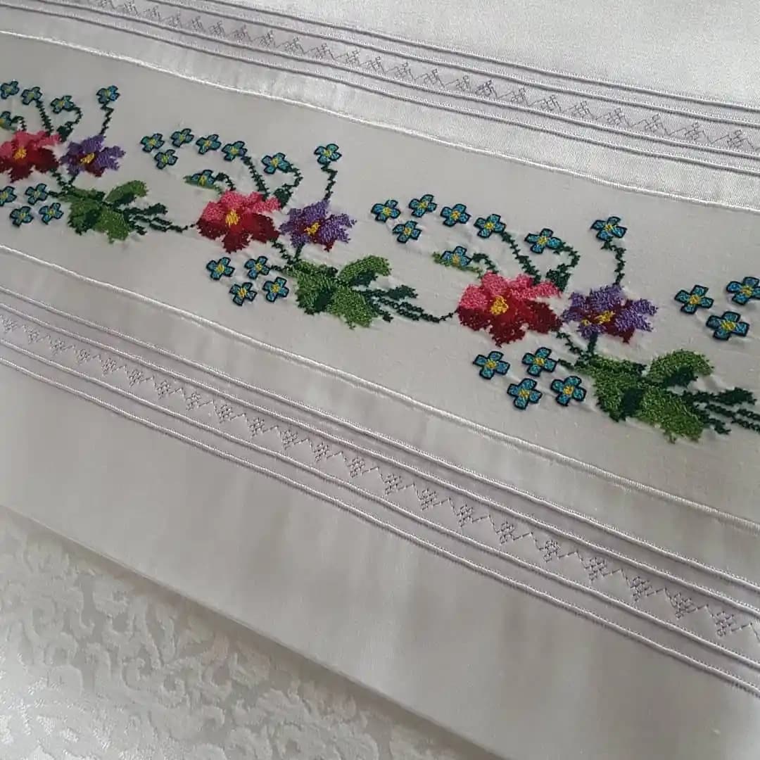 Kanaviçe Pike Dekorasyonda Zarafet ve El İşçiliğinin Modern ve Geleneksel Buluşması