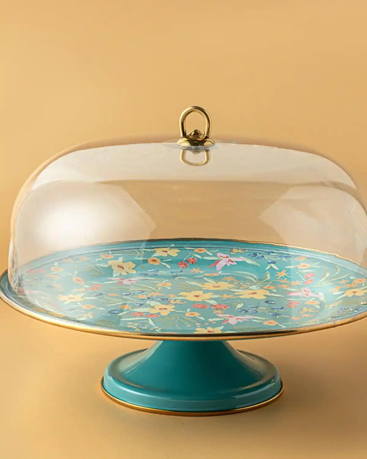 Kapaklı Kek Standları ile Dekorasyonda Şıklık ve İşlevselliğin Buluşması