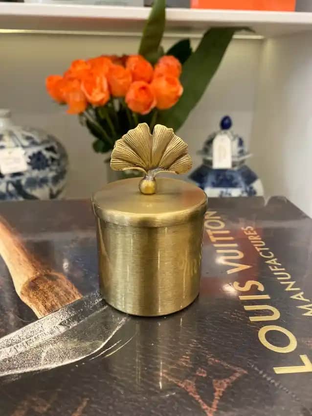 Kapaklı Mumluklar ile Dekorasyonda Şıklık ve Güvenlik Sağlayan Çeşitler