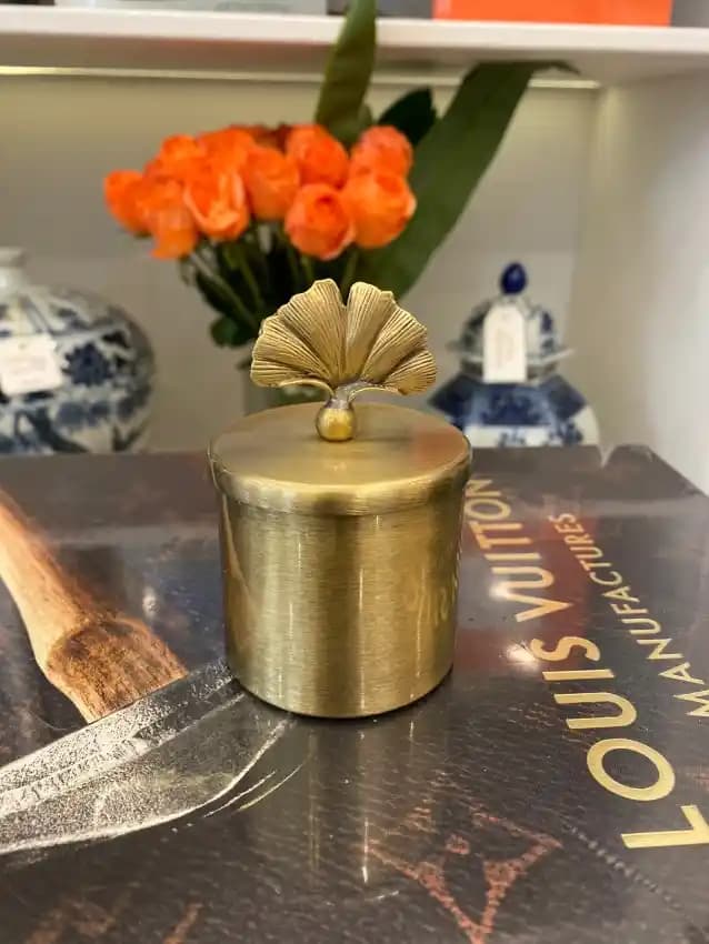 Kapaklı Mumluklar ile Dekorasyonda Şıklık ve Güvenlik Sağlayan Çeşitler