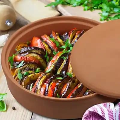 Kapaklı Tepsi: Dekorasyon ve Mobilyada İşlevsellik ile Estetiğin Buluşması