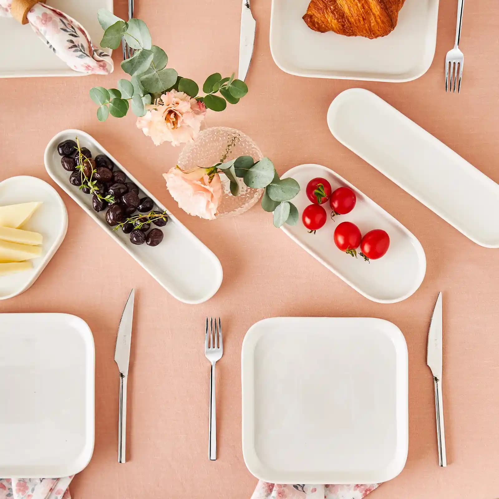 Karaca 12 Kişilik Kahvaltı Takımı ile Sofralarınıza Şıklık Katın