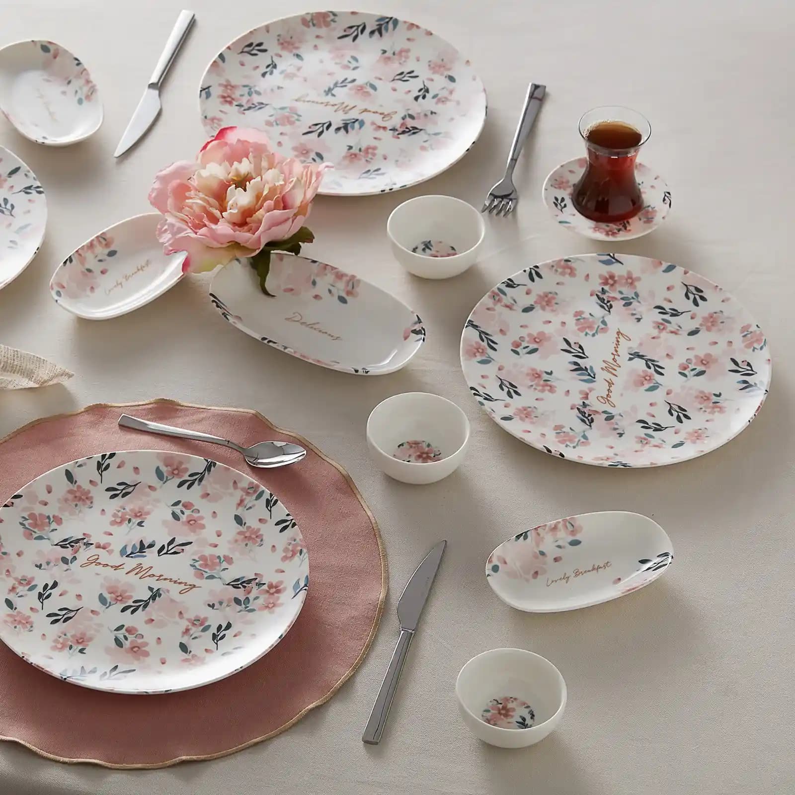 Karaca 6 Kişilik Kahvaltı Takımı Modern Tasarım ve Dayanıklılık Özellikleri