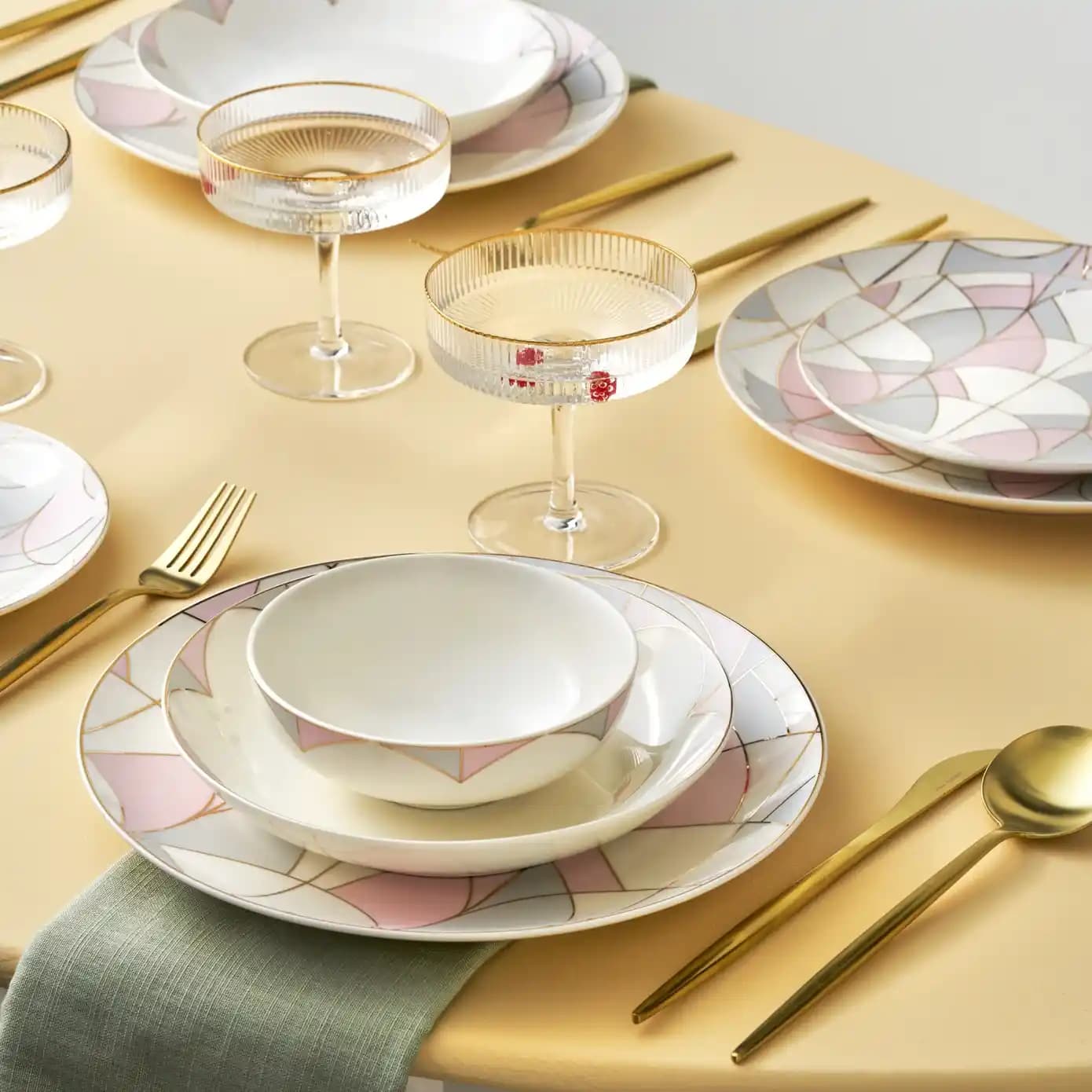 Karaca Bright 24 Parça 6 Kişilik Porselen Yemek Takımı Modern ve Dayanıklı Tasarım