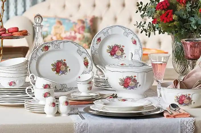Karaca Çiçekli Yemek Takımı ile Sofralarınıza Zarafet Katın ve Dekorasyonunuzu Geliştirin