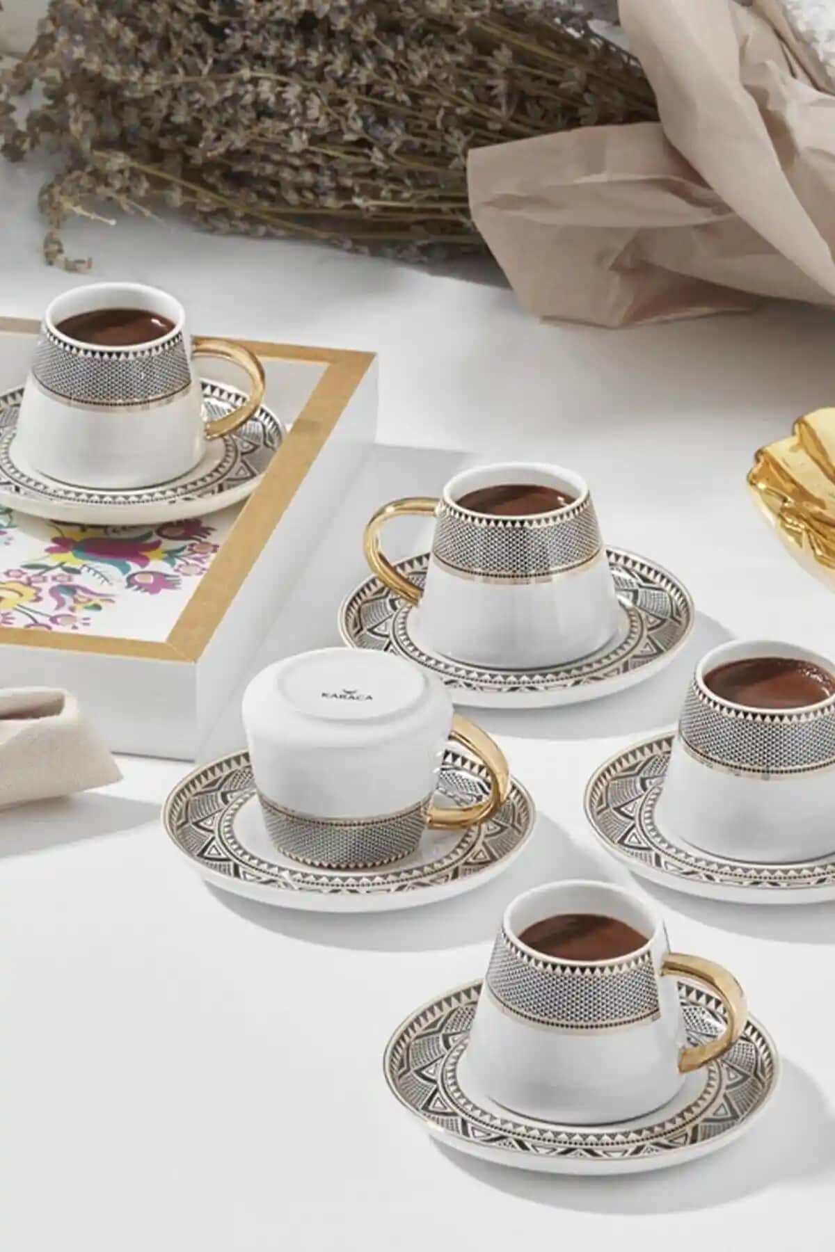 Karaca Globe Fincan Takımı: Şık ve Fonksiyonel Dekoratif Çözüm