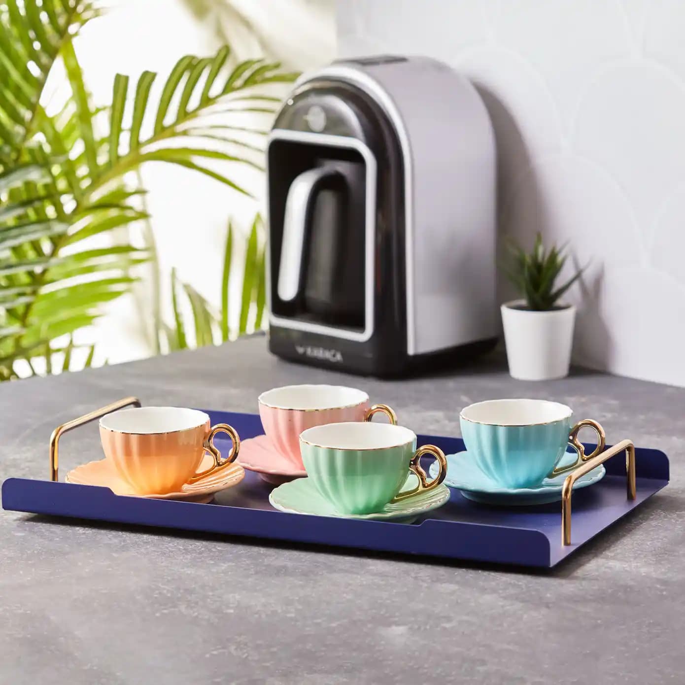 Karaca Golf Fincan Takımı ile Dekorasyonunuza Zarif ve Fonksiyonel Dokunuşlar