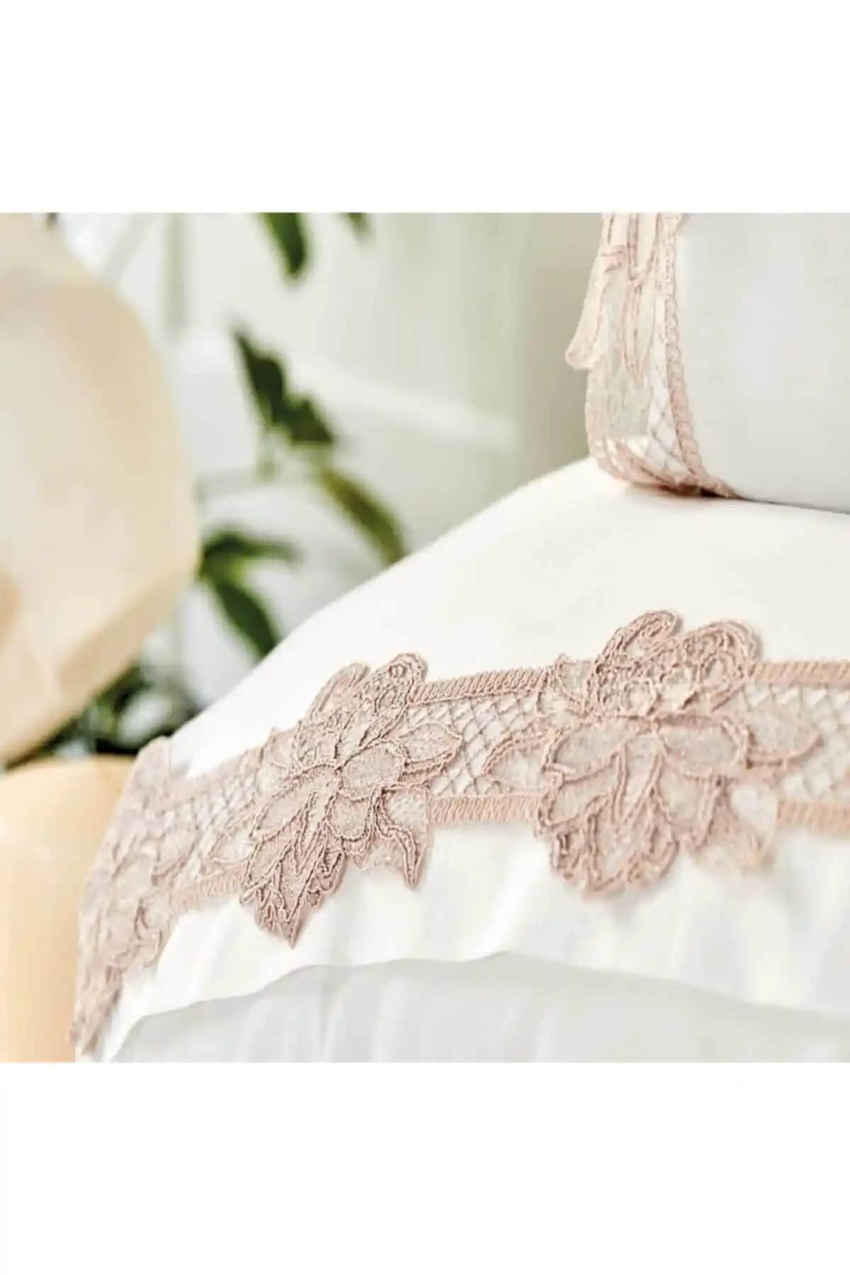 Karaca Güpürlü Nevresim Takımlarıyla Yatak Odalarına Şıklık ve Zarafet Katın