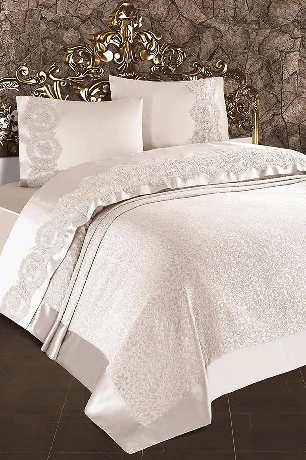 Karaca Güpürlü Pike Takımlarıyla Yatak Odalarınıza Zarafet ve Konfor Katın